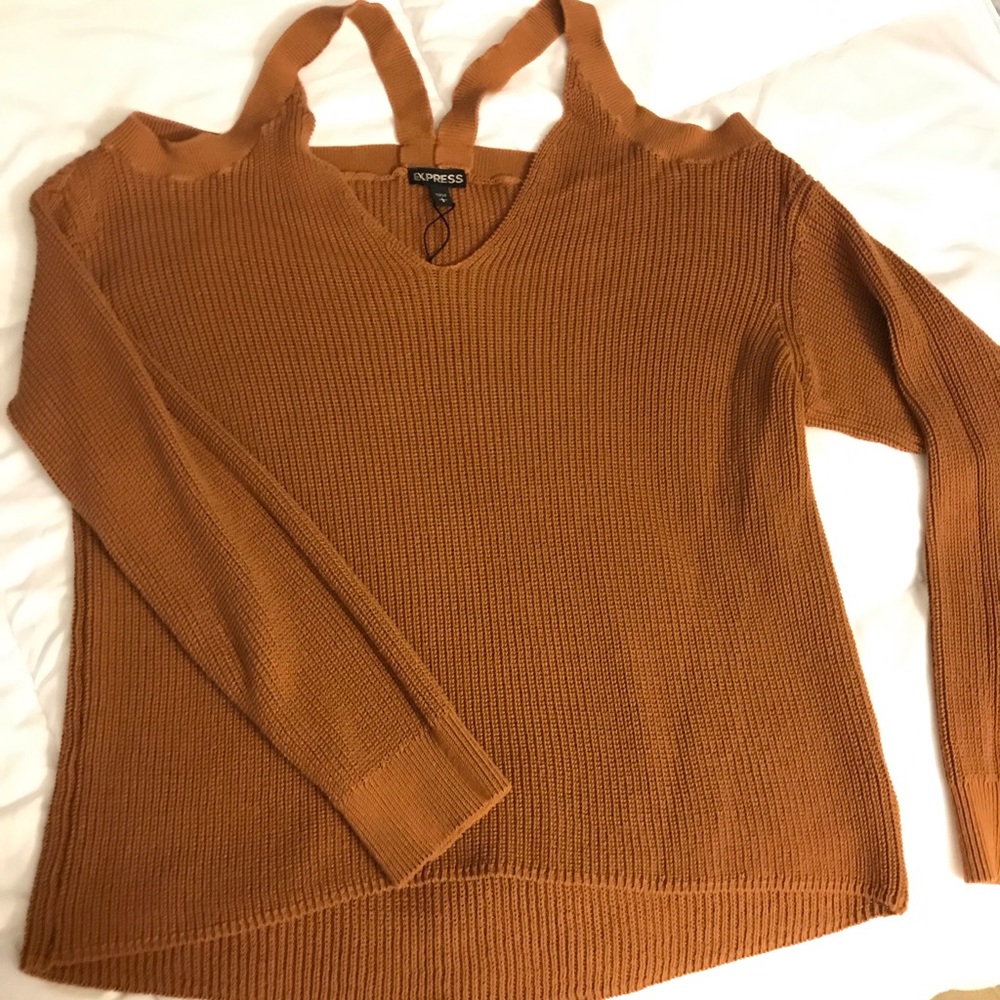 Mid Sleeve EXPRESS Strapped Shoulder Top